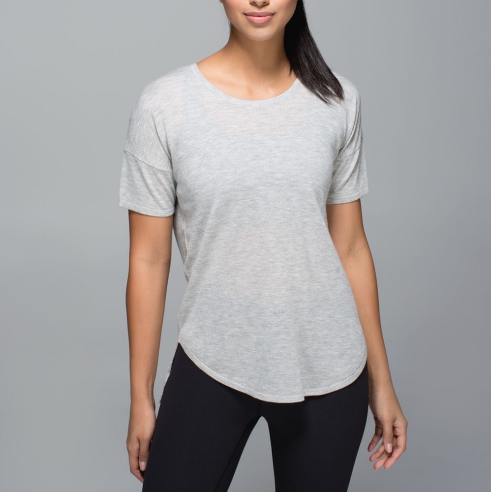 Lululemon Daya Knit Tee in Heathered Light Grey